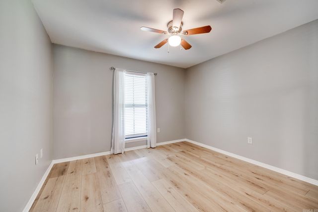 21 Covewood Dr, Conway, AR 72034