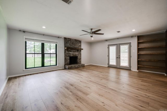 21 Covewood Dr, Conway, AR 72034