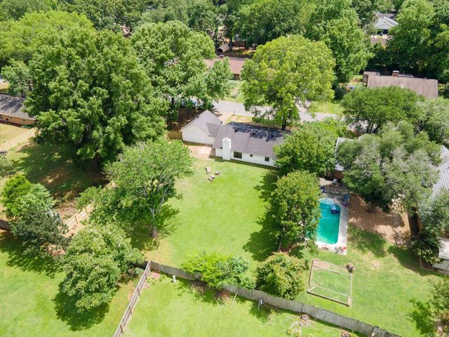 21 Covewood Dr, Conway, AR 72034