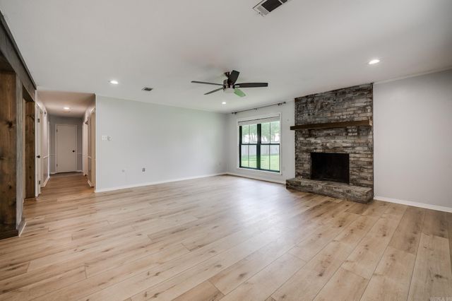 21 Covewood Dr, Conway, AR 72034