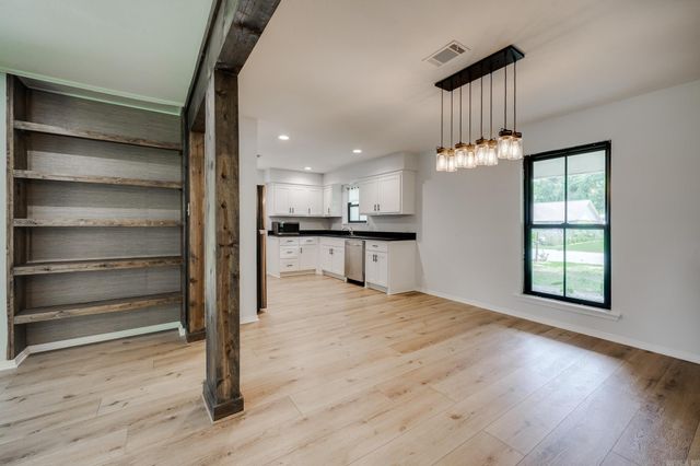21 Covewood Dr, Conway, AR 72034