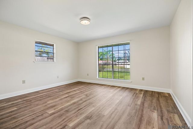 8950 Graham Dr, Baton Rouge, LA 70814