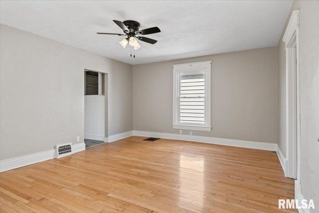1901 S SPRING Street, Springfield, IL 62704