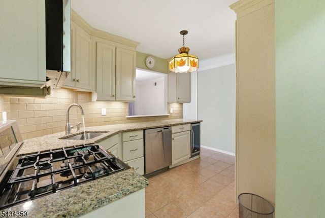 26 Hart Dr, West Orange Twp., NJ 07052