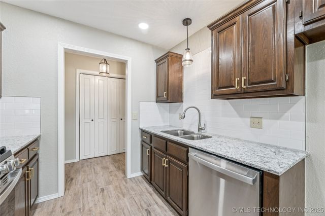 1112 W 20th Street, Claremore, OK 74017