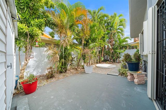 2755 W 74th St, Hialeah, FL 33016