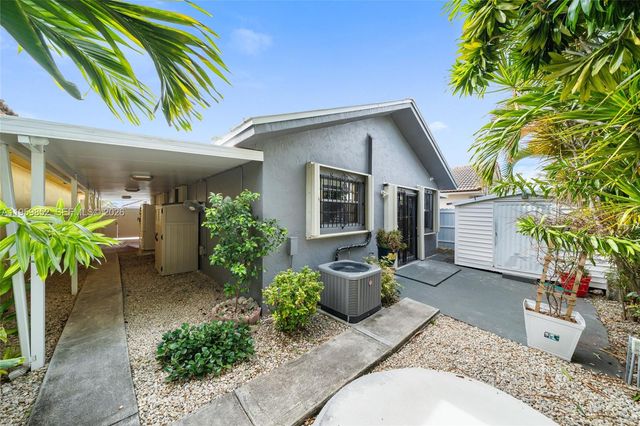 2755 W 74th St, Hialeah, FL 33016