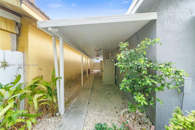 2755 W 74th St, Hialeah, FL 33016