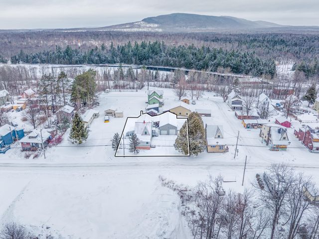 21 Waller St Street, Piercefield, NY 12973