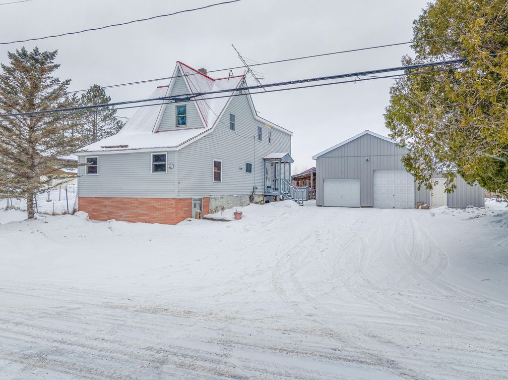 21 Waller St Street, Piercefield, NY 12973