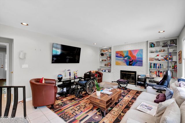 1803 Grantham Ct, Louisville, KY 40222