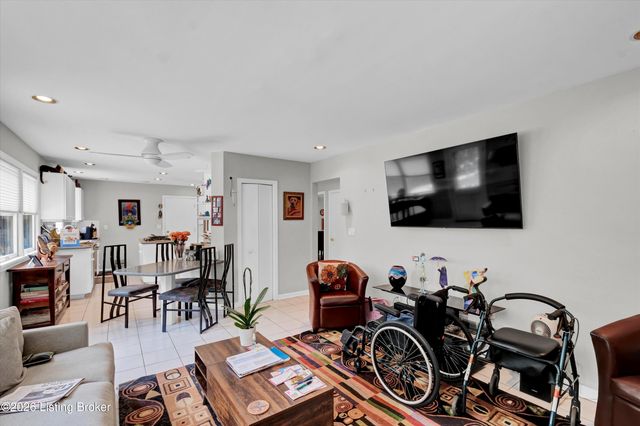 1803 Grantham Ct, Louisville, KY 40222