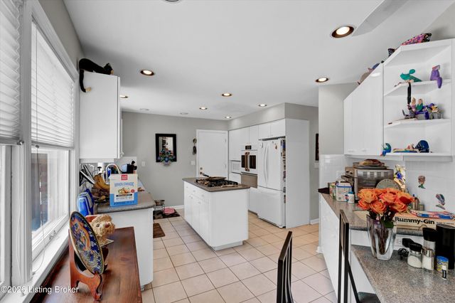 1803 Grantham Ct, Louisville, KY 40222