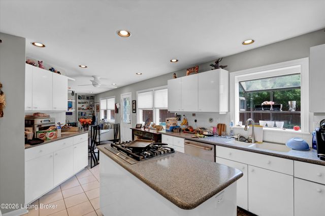 1803 Grantham Ct, Louisville, KY 40222