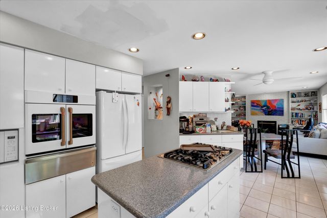 1803 Grantham Ct, Louisville, KY 40222