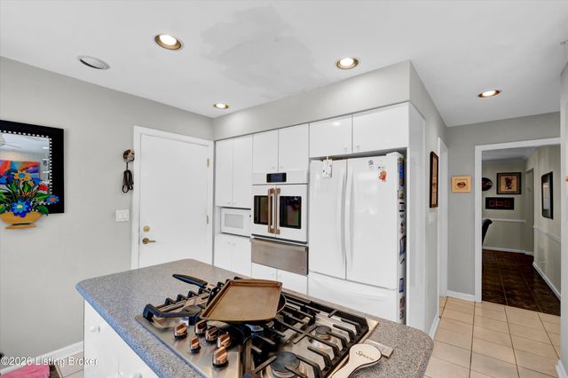 1803 Grantham Ct, Louisville, KY 40222