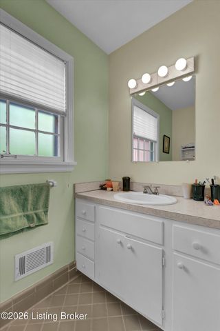 1803 Grantham Ct, Louisville, KY 40222