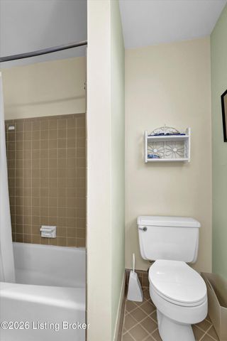 1803 Grantham Ct, Louisville, KY 40222