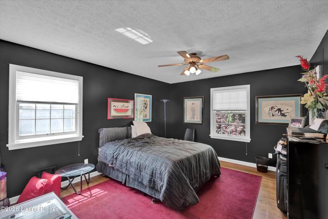 1803 Grantham Ct, Louisville, KY 40222