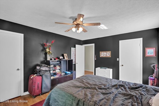 1803 Grantham Ct, Louisville, KY 40222