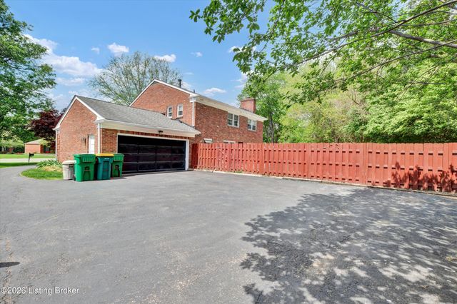 1803 Grantham Ct, Louisville, KY 40222