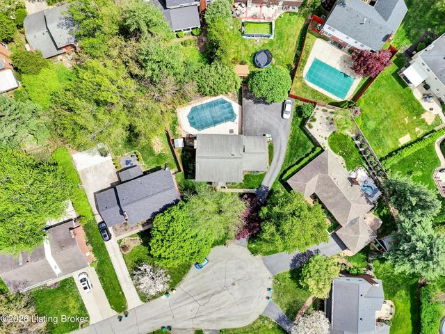 1803 Grantham Ct, Louisville, KY 40222