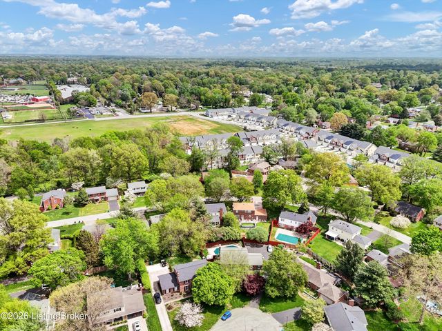 1803 Grantham Ct, Louisville, KY 40222