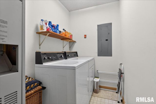 3120 Cascade Drive, Springfield, IL 62704