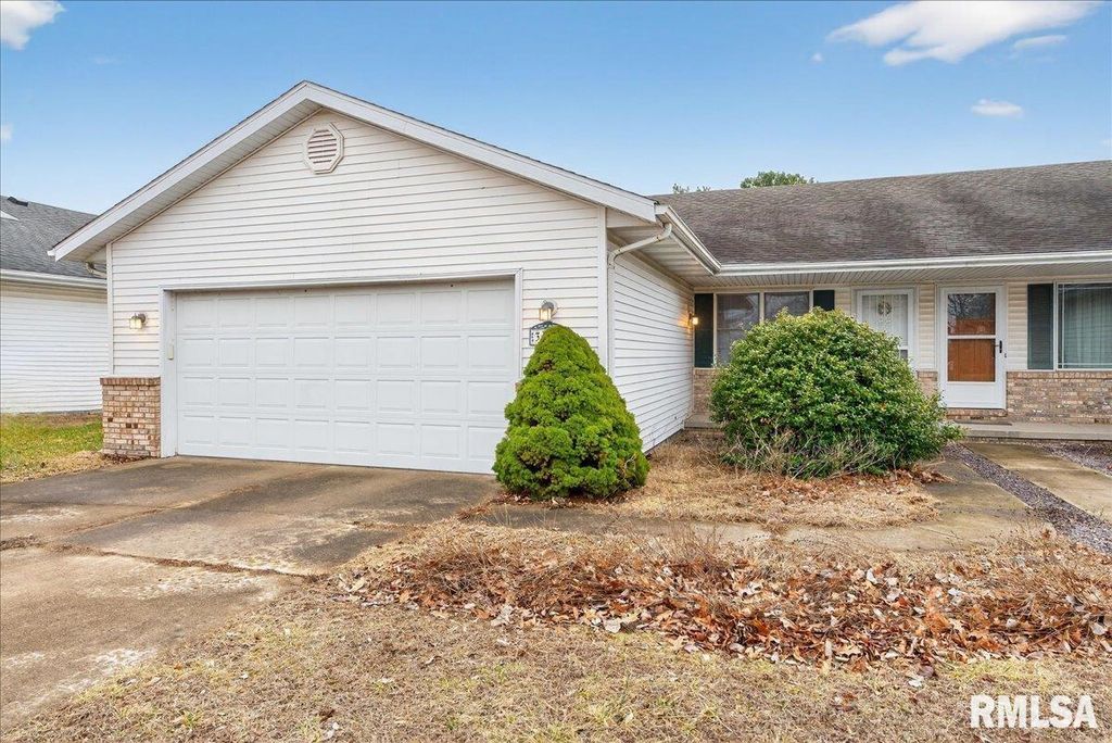 3120 Cascade Drive, Springfield, IL 62704