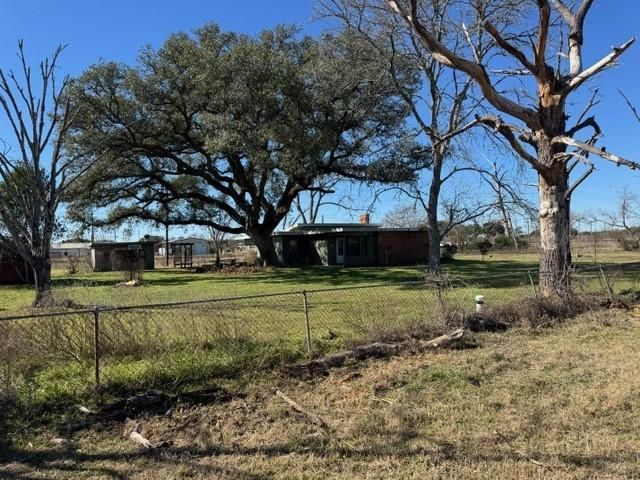 2119 Walnut Street, Columbus, TX 78934