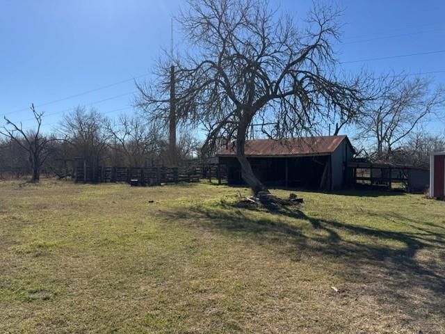 2119 Walnut Street, Columbus, TX 78934