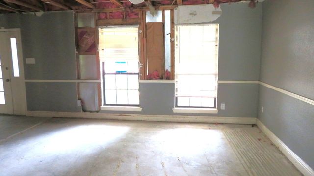 608 Valley Mills Drive, Arlington, TX 76018