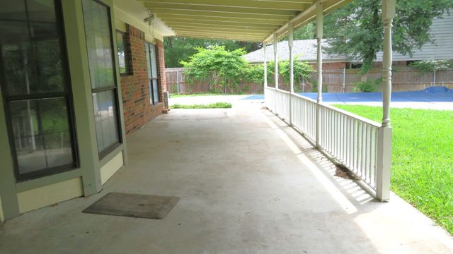 608 Valley Mills Drive, Arlington, TX 76018
