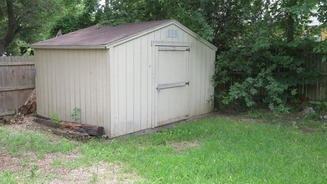 608 Valley Mills Drive, Arlington, TX 76018