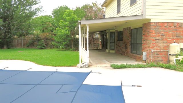 608 Valley Mills Drive, Arlington, TX 76018