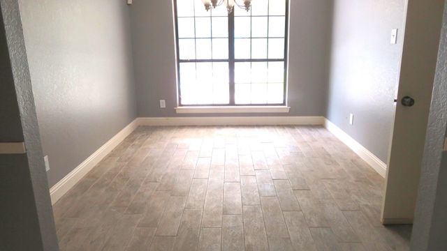 608 Valley Mills Drive, Arlington, TX 76018