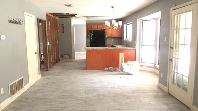 608 Valley Mills Drive, Arlington, TX 76018
