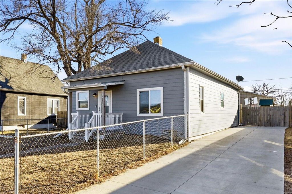 3233 2ND Avenue, Council Bluffs, IA 51501