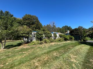 10 Hitching Post Lane, Trumbull, CT 06611