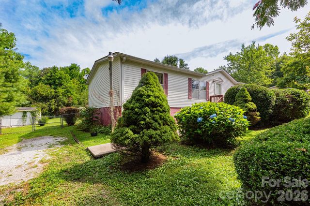 44 Double D Drive, Flat Rock, NC 28731