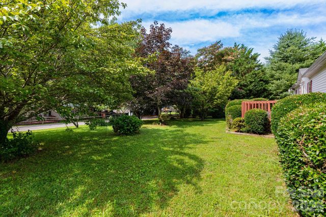 44 Double D Drive, Flat Rock, NC 28731