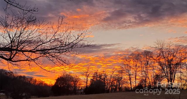 626 Fairview Loop, Hot Springs, NC 28743