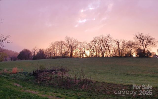 626 Fairview Loop, Hot Springs, NC 28743