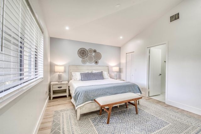 130 Club Drive, Palm Beach Gardens, FL 33418