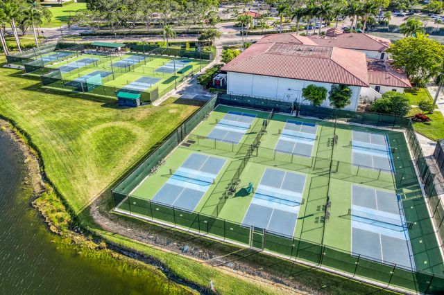 130 Club Drive, Palm Beach Gardens, FL 33418