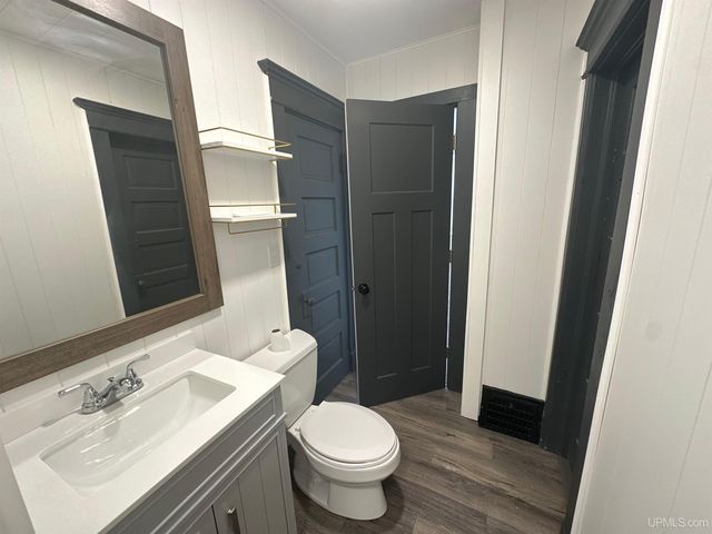 910 S 13th Street, Escanaba, MI 49829