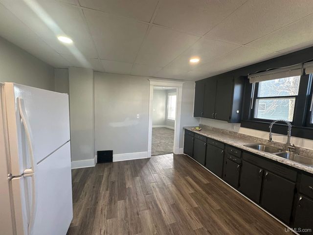 910 S 13th Street, Escanaba, MI 49829