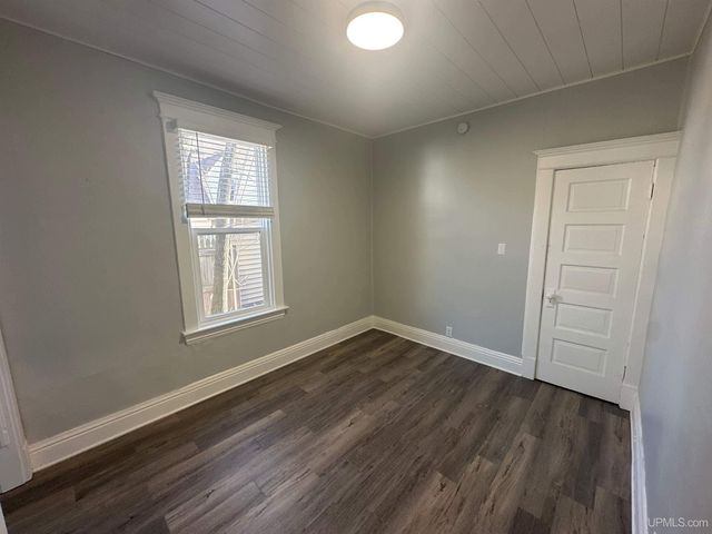 910 S 13th Street, Escanaba, MI 49829