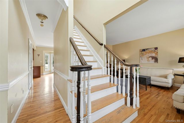 20 E Main Street, Huntington, NY 11743