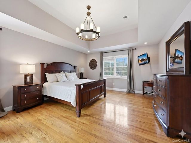 20 E Main Street, Huntington, NY 11743